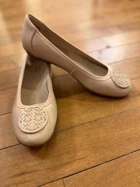 Clarks Women's Gracelin Lola Patent Ballet Flats in Nude - Size 8.5